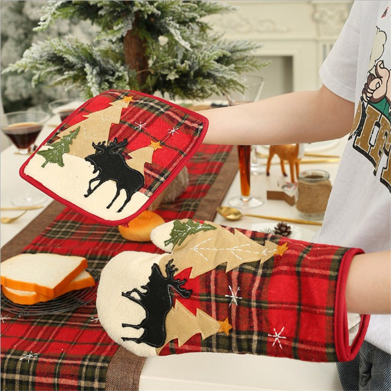 Christmas Oven Mitt with Plaid Pattern, Moose and Trees