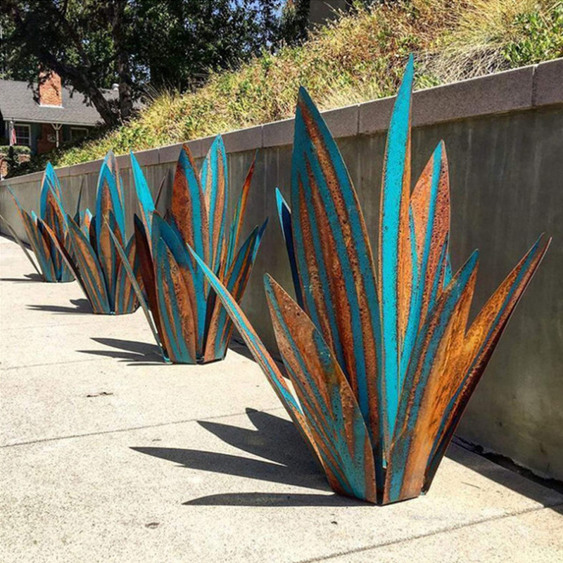 Hand Finished Agave Garden Metal Art for Yard or Patio | Weatherproof, Set Up Without Tools | Two Heights, 27 or 35 cm, Four Colors