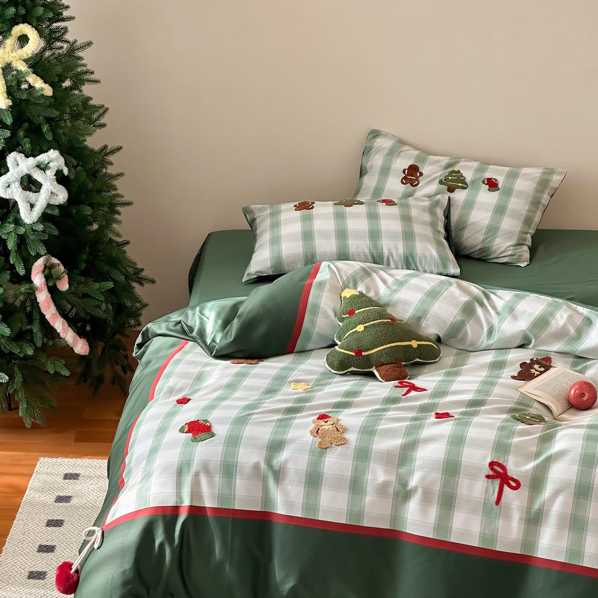 Cotton Sateen Christmas Bedding Set with Embroidered Pom Poms