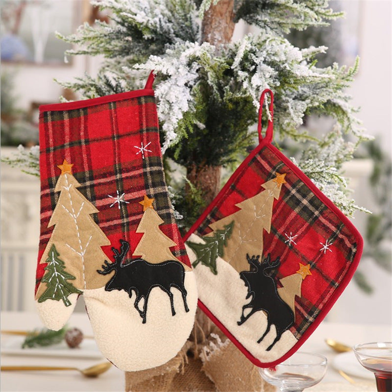 Christmas Oven Mitt with Plaid Pattern, Moose and Trees