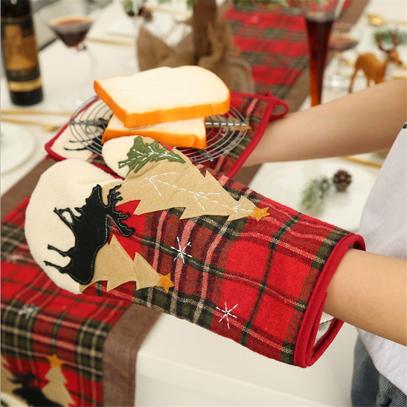 Christmas Oven Mitt with Plaid Pattern, Moose and Trees