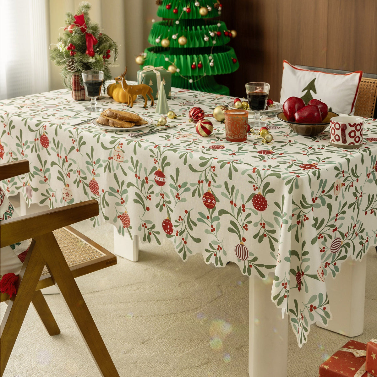 Scalloped Mistletoe Tablecloth for Christmas Decorations