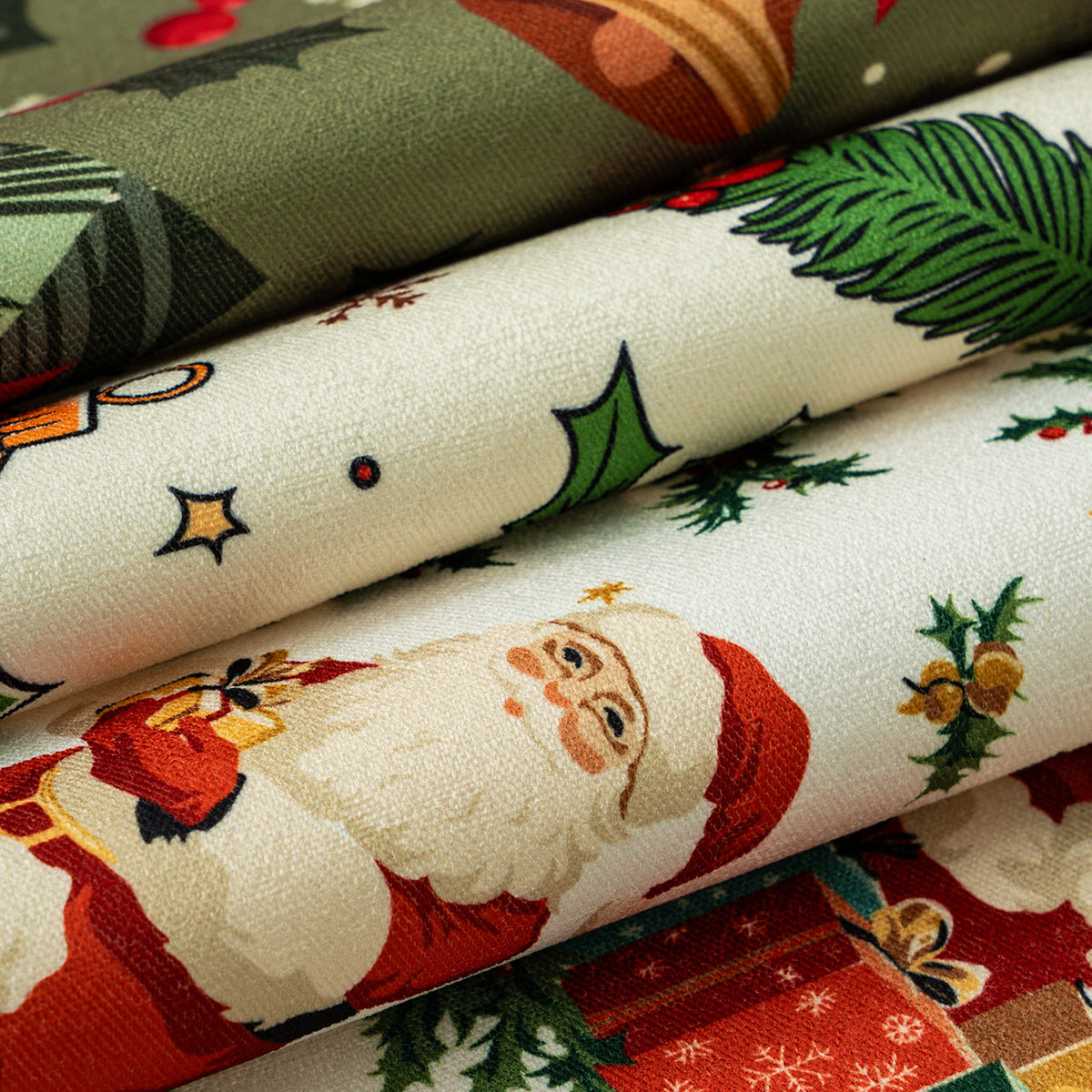 Christmas Placemat with Scalloped Edge and Nostalgic Santa Print