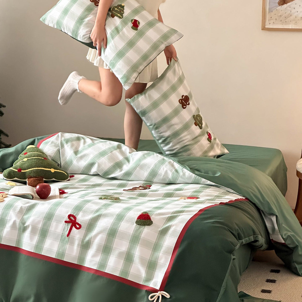 Cotton Sateen Christmas Bedding Set with Embroidered Pom Poms