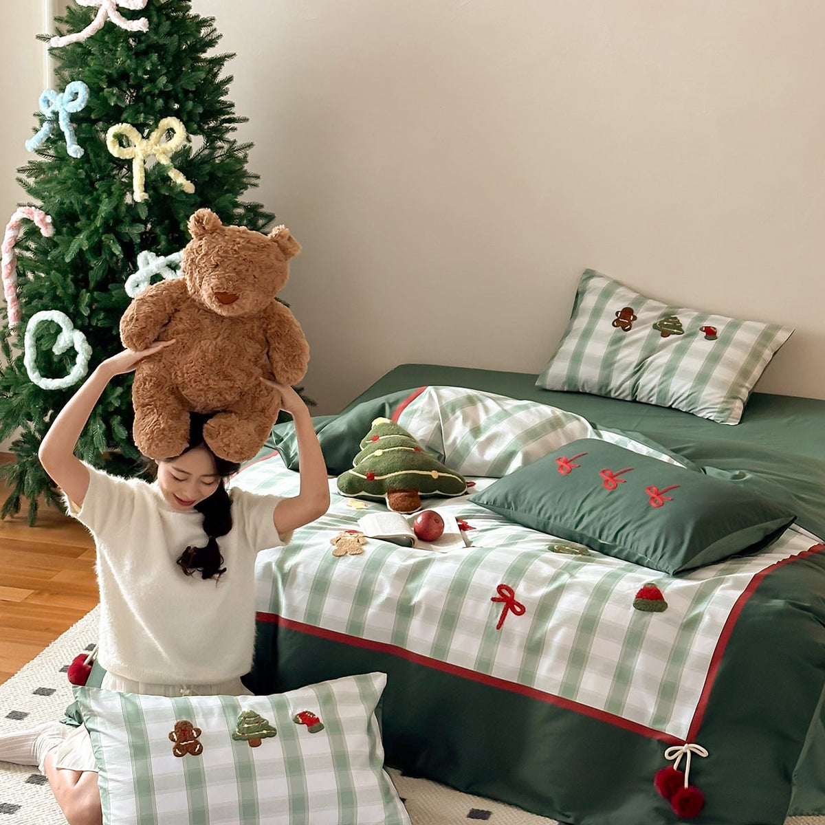 Christmas Cotton Sateen Bedding Set with Embroidered Appliques