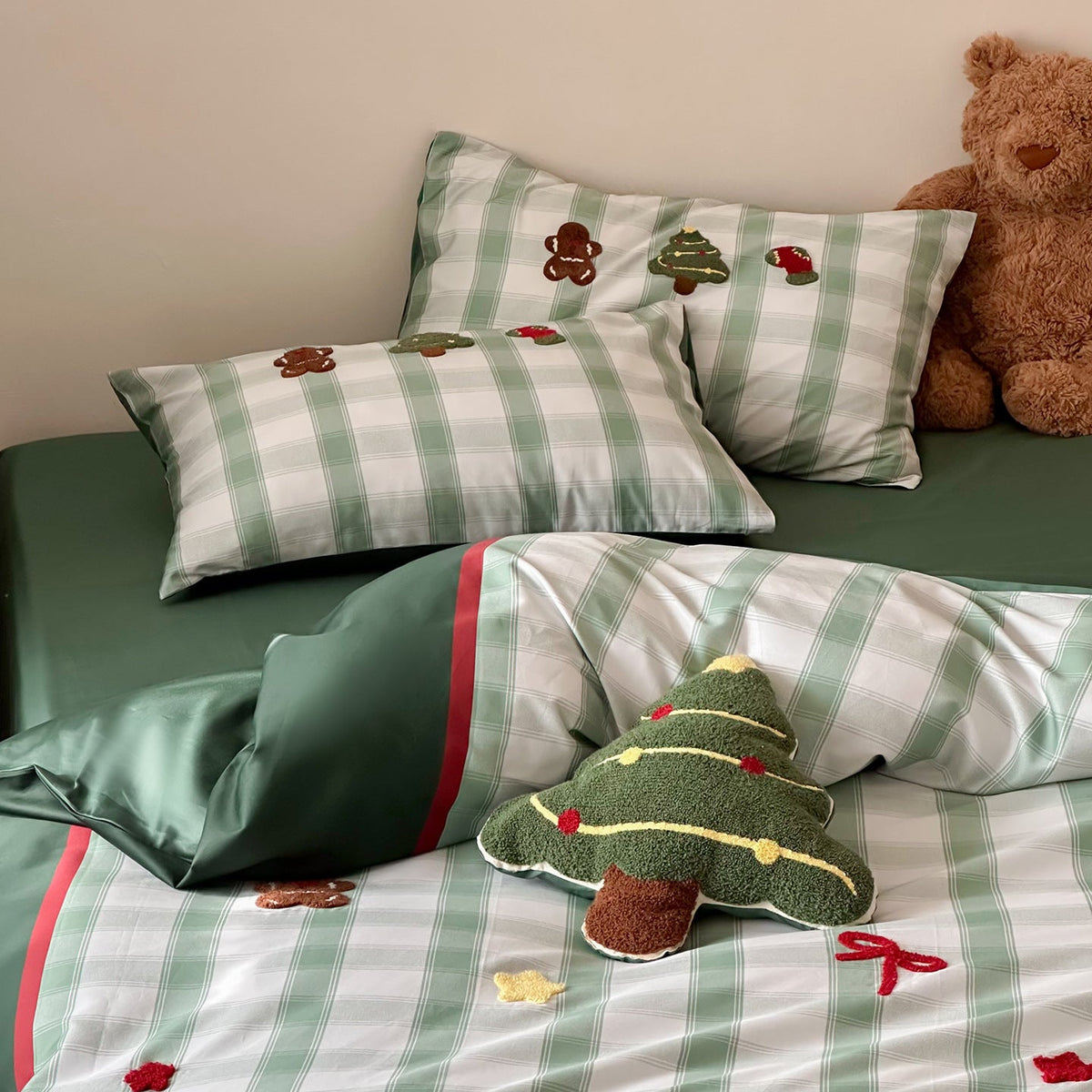 Christmas Cotton Sateen Bedding Set with Embroidered Appliques