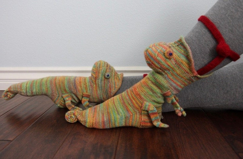 Chameleon style 3D knit cotton socks